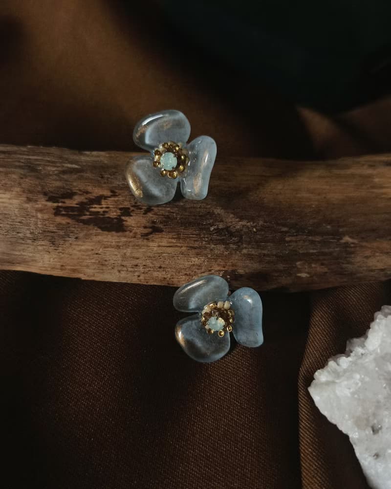 蛋白三瓣花耳環