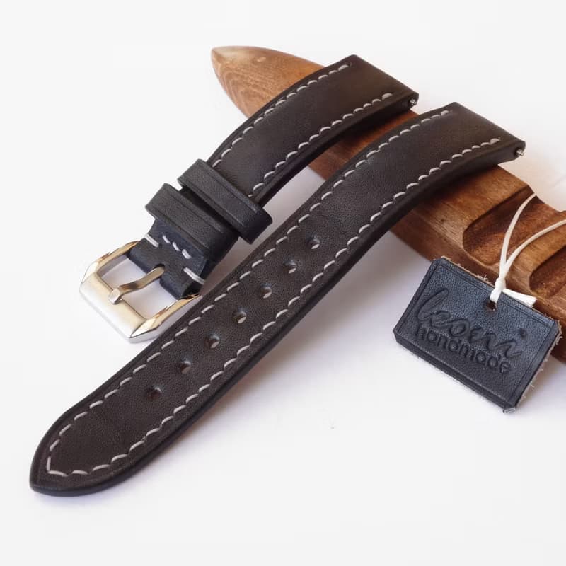 經典的黑色表帶。所有尺寸。