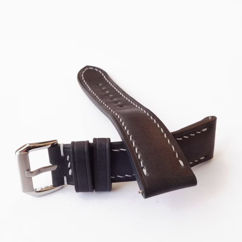 經典的黑色表帶。所有尺寸。