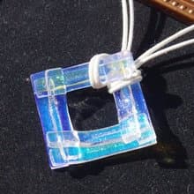 【Premium】光り重ねガラス(オーロラがさね【寒色系】)ネックレス【受注制作】