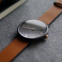 STAGE 3864 實踐者旅人植鞣皮革手錶 - 經典黑