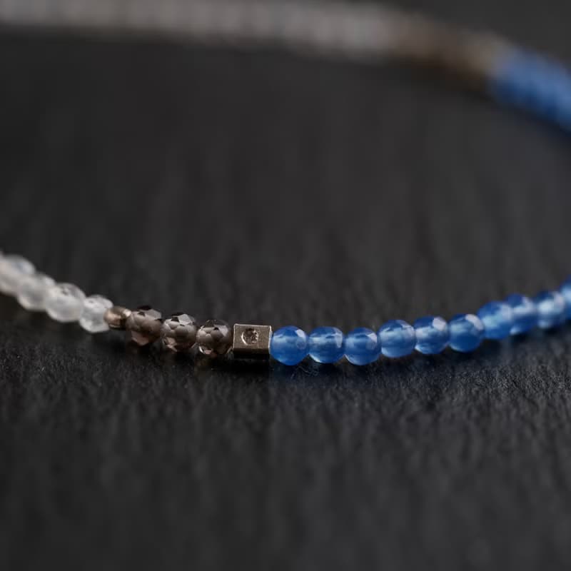 ブルーとグレーのオニキスのブレスレット