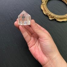 能量擺件-天然冰透可愛胖胖彩虹白水晶共生黑雲母能量柱 冥想
