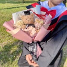 熊住回憶 花開未來 贈隨機小卡 畢業花束 向日葵花束 畢業熊