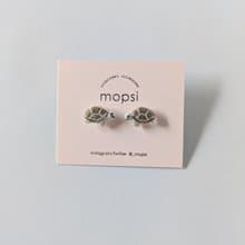ウミガメ　刺繍ピアス/イヤリング