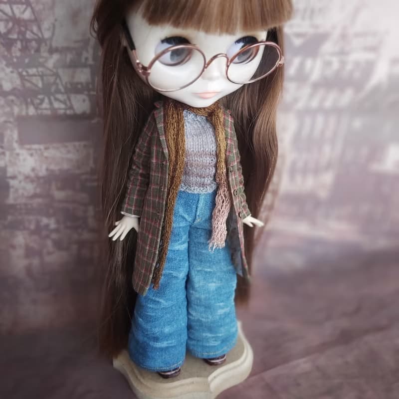 Street outfit for Blythe Doll: coat, jeans, sweater, scarf