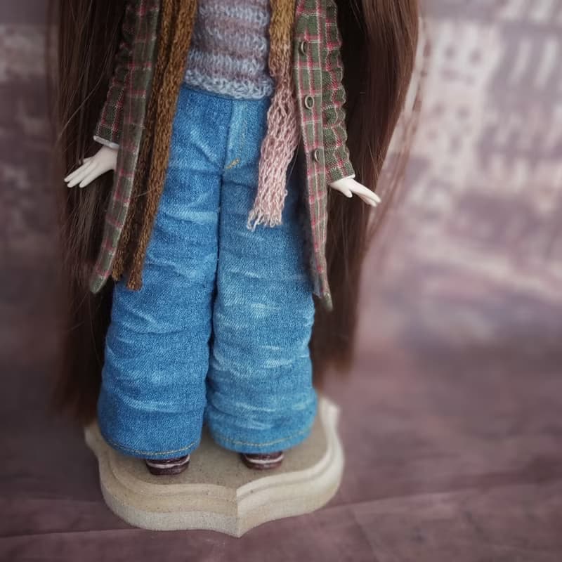 Street outfit for Blythe Doll: coat, jeans, sweater, scarf