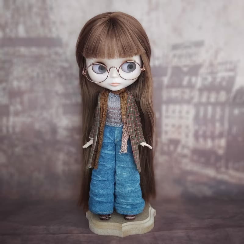 Street outfit for Blythe Doll: coat, jeans, sweater, scarf