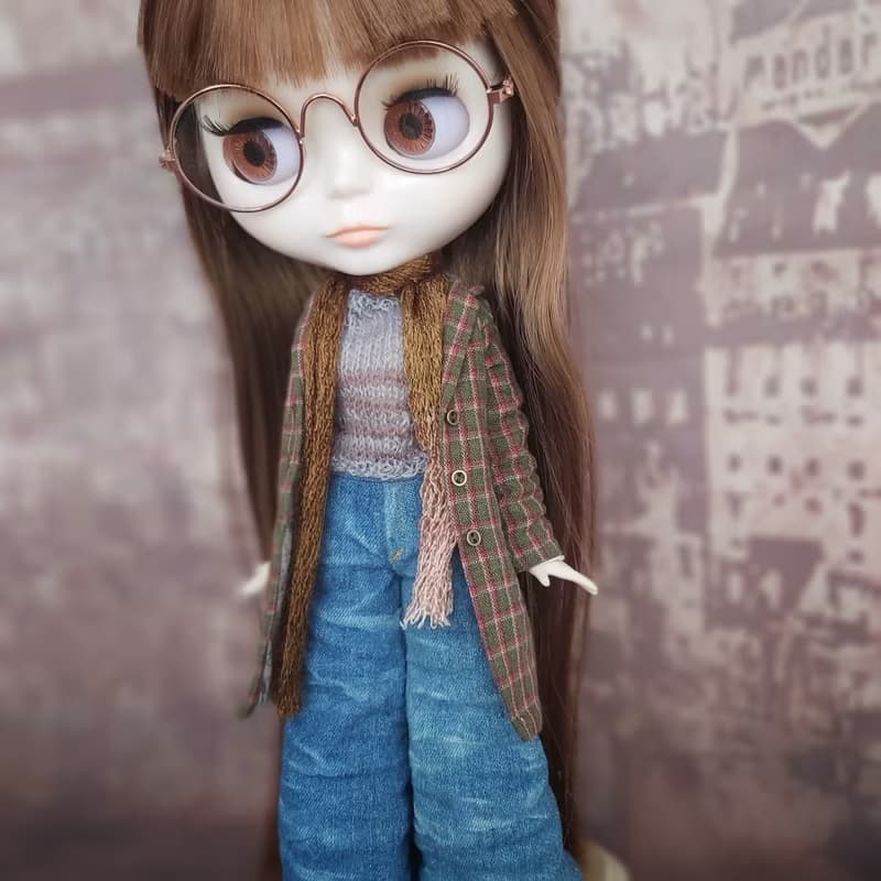 Street outfit for Blythe Doll: coat, jeans, sweater, scarf