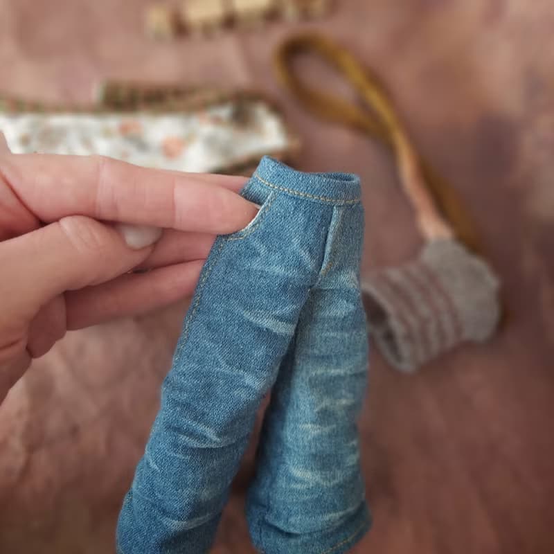 Street outfit for Blythe Doll: coat, jeans, sweater, scarf