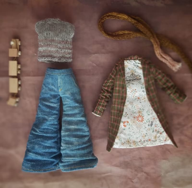 Street outfit for Blythe Doll: coat, jeans, sweater, scarf