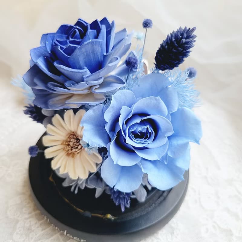 永生玫瑰玻璃球罩盅。有燈。附包裝。情人節禮盒。畢業