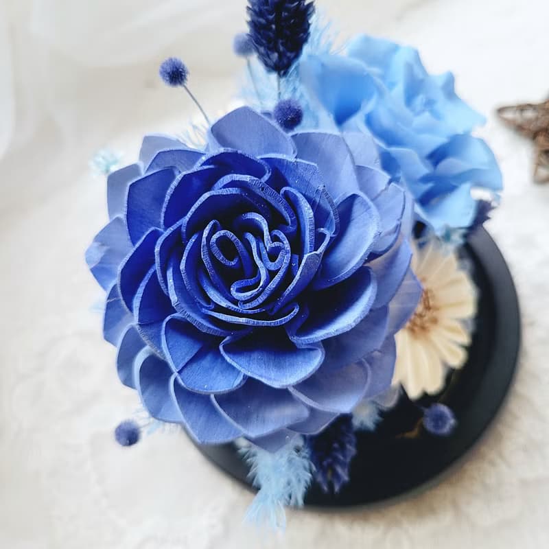 永生玫瑰玻璃球罩盅。有燈。附包裝。情人節禮盒。畢業