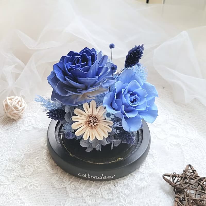 永生玫瑰玻璃球罩盅。有燈。附包裝。情人節禮盒。畢業