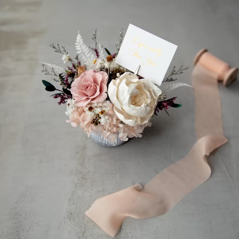 畢業花禮情人節花禮生日情人節花禮選煙燻粉玫瑰配白牡丹裸粉繡