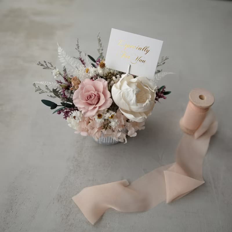 畢業花禮情人節花禮生日情人節花禮選煙燻粉玫瑰配白牡丹裸粉繡