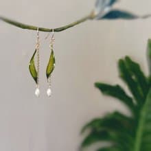 植物系 綠葉珍珠 手作立體水晶花貼耳耳環 無痛耳夾 uv飾品