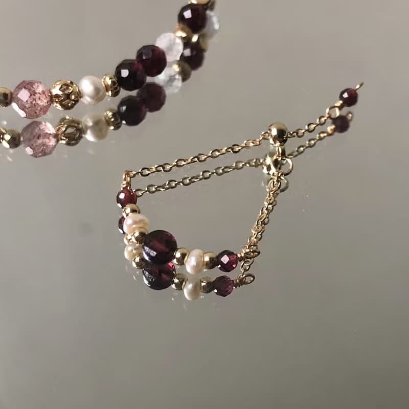 【一月生日石】玫瑰的煙硝色 | 石榴石珍珠鍊戒 長度可調