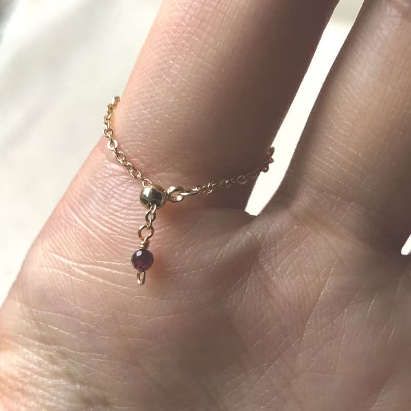 【一月生日石】玫瑰的煙硝色 | 石榴石珍珠鍊戒 長度可調