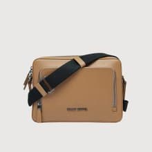 【滿3999送鑰匙圈】維克多-D 橫式斜背包-淺棕/BF512-TW61-CS