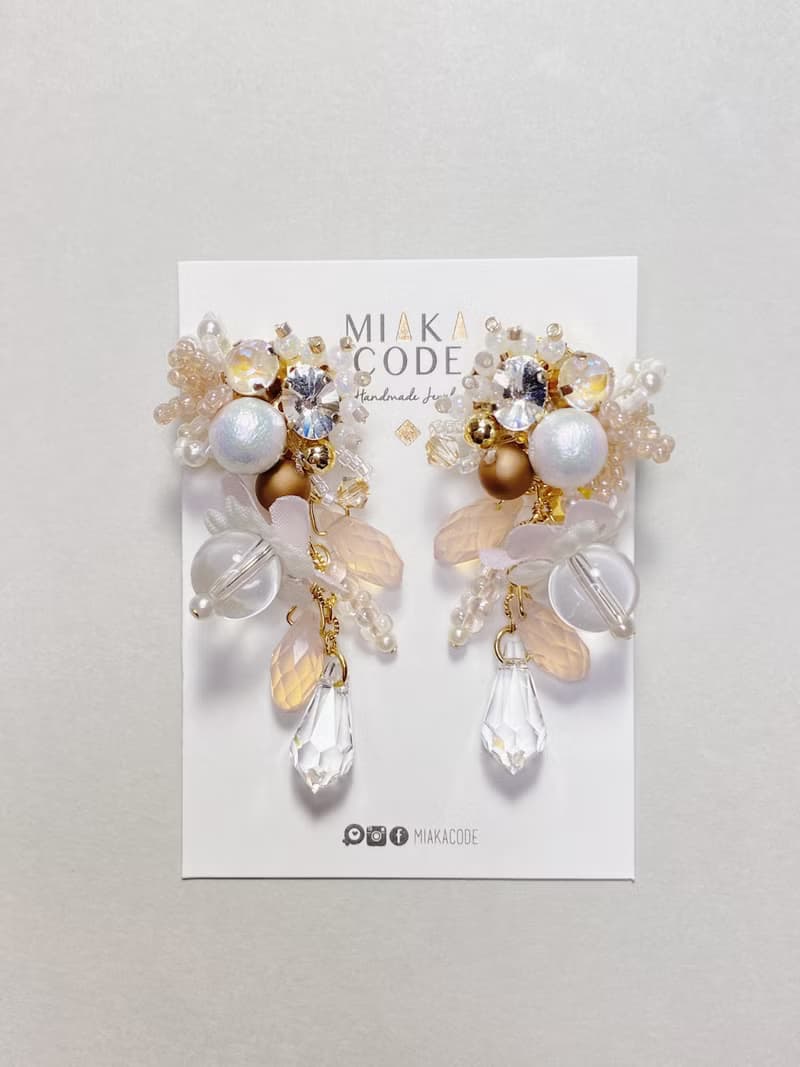【秋冬新時尚】多種戴法 手工串珠花花 裸色系 耳環/耳夾
