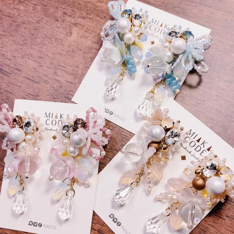 【秋冬新時尚】多種戴法 手工串珠花花 裸色系 耳環/耳夾