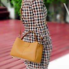 Valley an attractive lady handbag Black color
