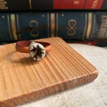 戒指 日本白瓷 自然釉色 無限看不膩色調 真皮革 自然系列