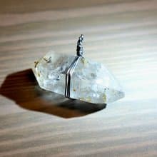 •水晶燈• 極簡 繞線天然骸骨×雙尖水晶 閃靈水晶原礦吊墜