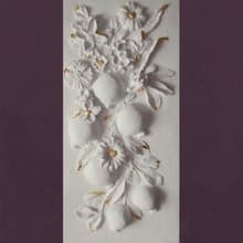 雕塑牆面藝術 金色和白色淺浮雕 植物藝術品 花卉