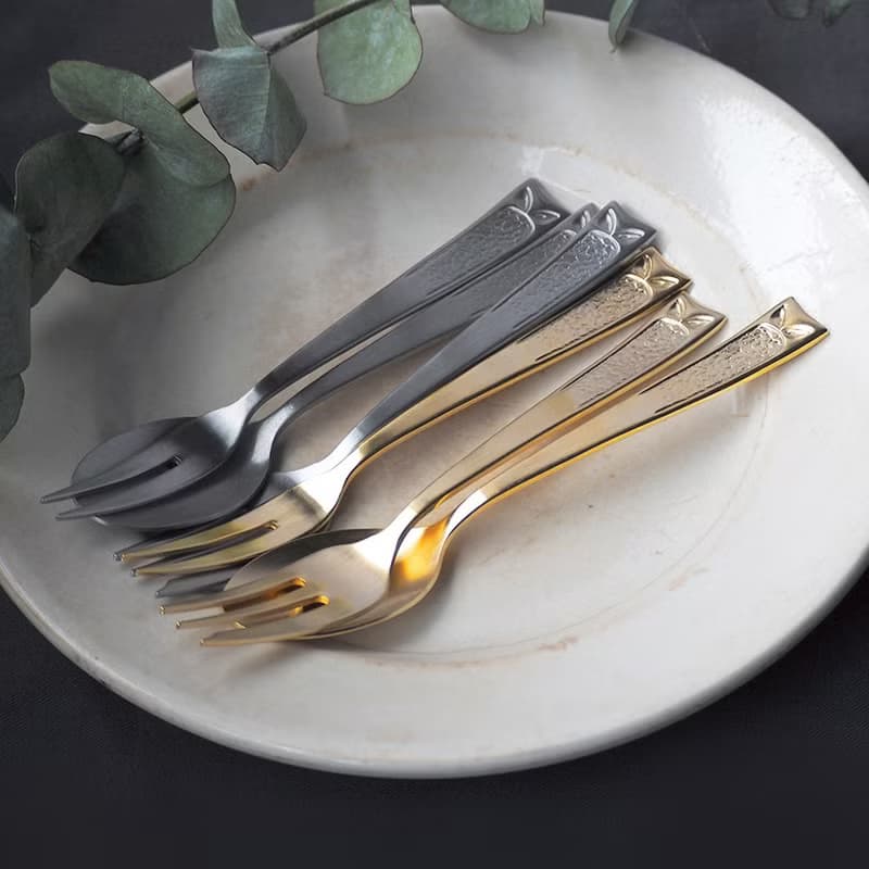 日本高桑金屬  日製貓頭鷹雕花不鏽鋼甜點叉匙3件組-多色可選