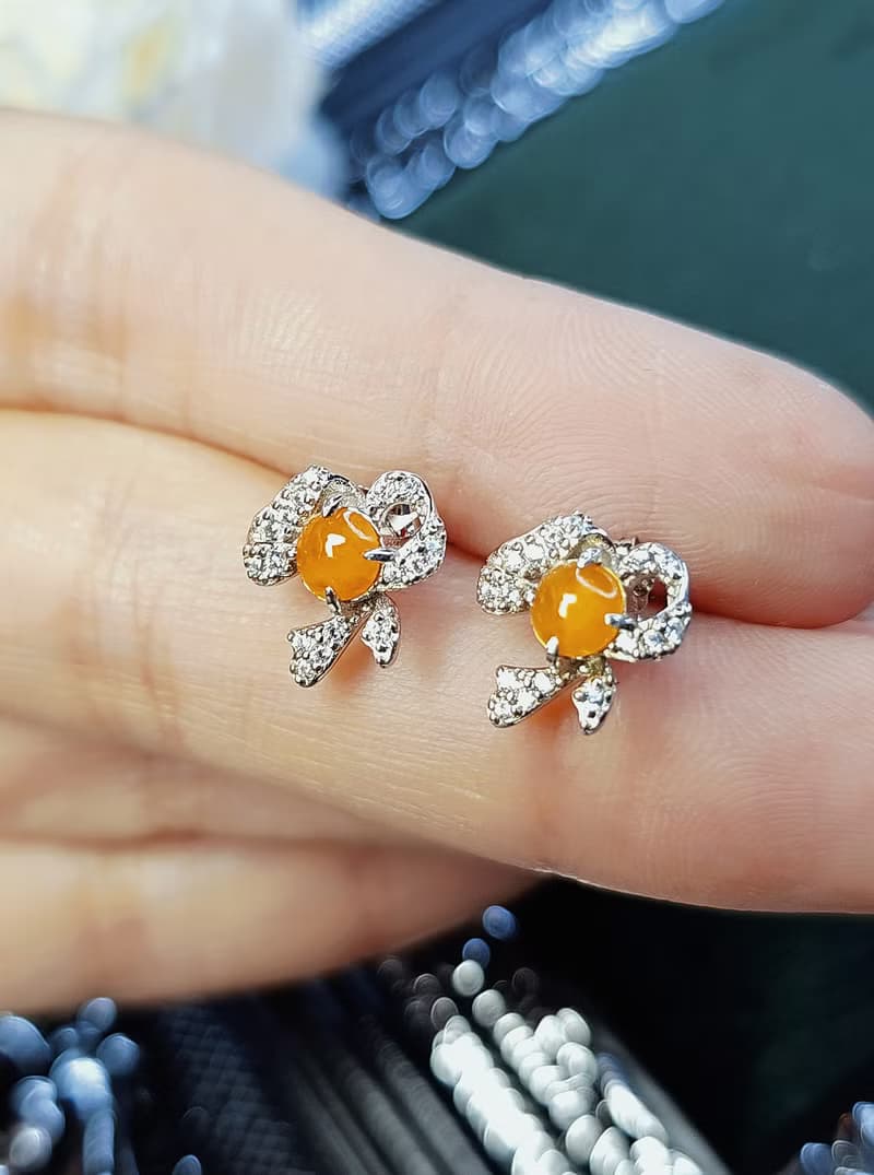 招財 送禮|法式甜美|高冰芬達黃翡蛋面4.5mm純銀鍍18k蝴蝶結耳環