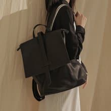 率性簡單多分層方形真皮後背包 黑