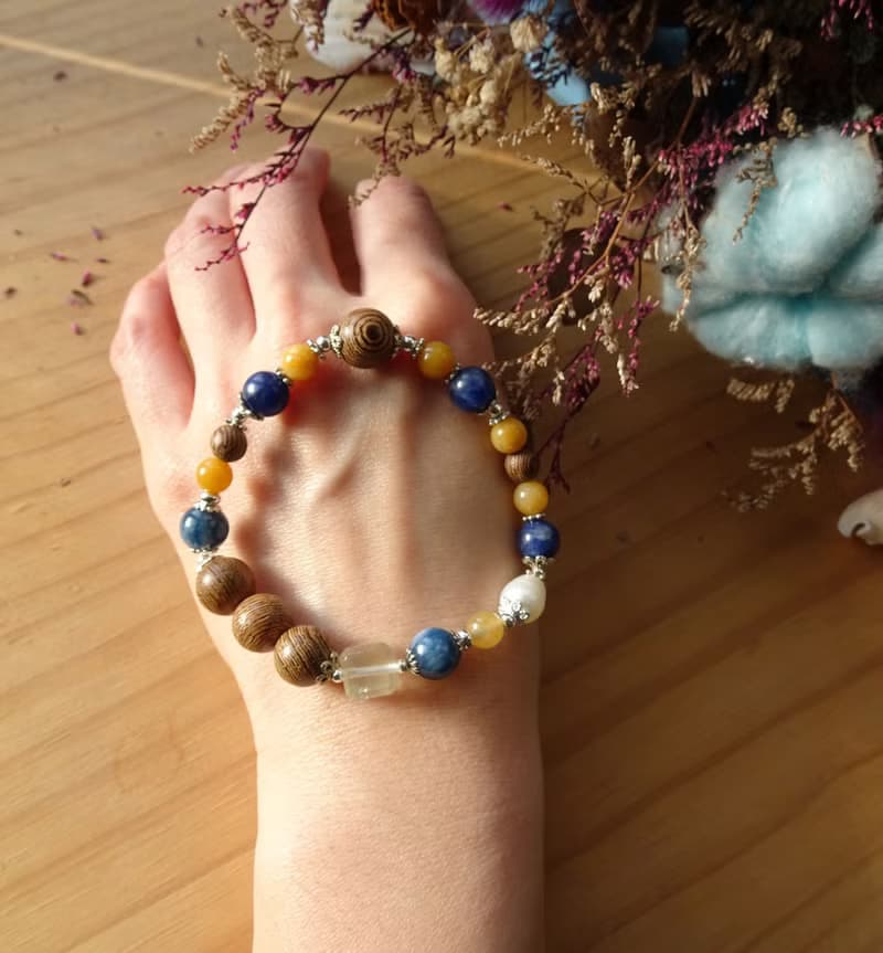 奔跑的西爾維亞。雞翅木 藍紋石 珍珠 黃龍玉 檸檬晶 設計款手鍊
