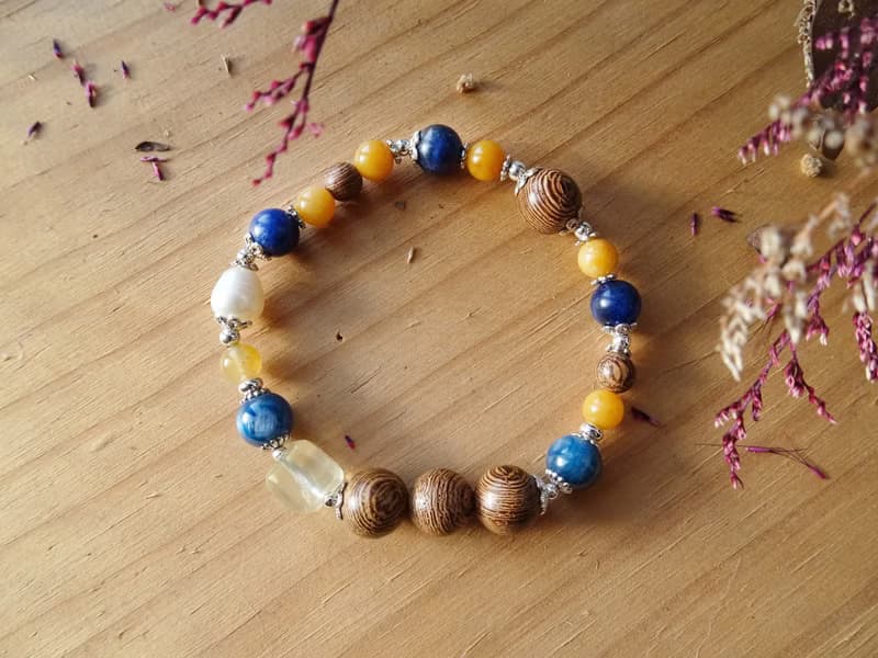 奔跑的西爾維亞。雞翅木 藍紋石 珍珠 黃龍玉 檸檬晶 設計款手鍊