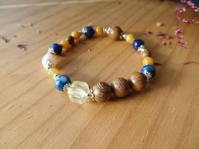 奔跑的西爾維亞。雞翅木 藍紋石 珍珠 黃龍玉 檸檬晶 設計款手鍊