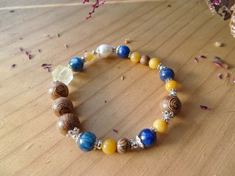 奔跑的西爾維亞。雞翅木 藍紋石 珍珠 黃龍玉 檸檬晶 設計款手鍊