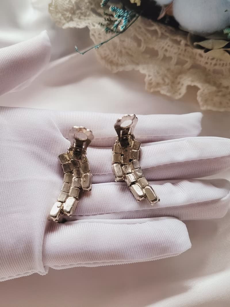 美國西洋古董飾品 / 爪鑲祖母方多彩玻璃萊茵夾式耳環 珠寶首飾