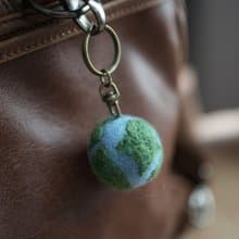 100% Wool 小地球羊毛氈鑰匙圈 _公平貿易