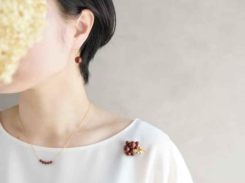数量限定【ブローチ】ヴィンテージな真鍮 葉っぱ付きのお花・ボルドー