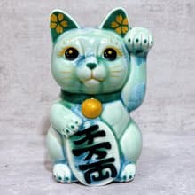 【翠釉招福】日本清水燒招財貓 | 花結晶 綠 千萬両 左
