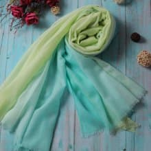 喀什米爾羔羊毛圍巾披肩 薄款戒指絨 手染綠黃漸層 四季適用