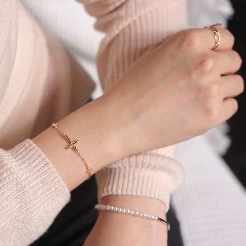 18K 金線條十字架手鍊