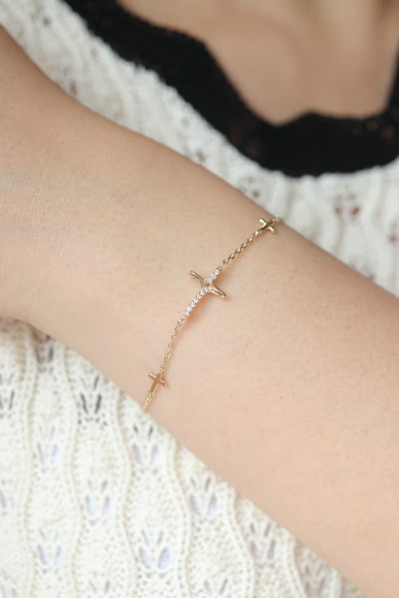 18K 金線條十字架手鍊