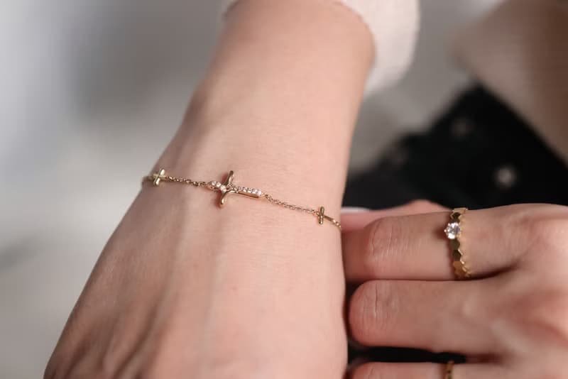 18K 金線條十字架手鍊