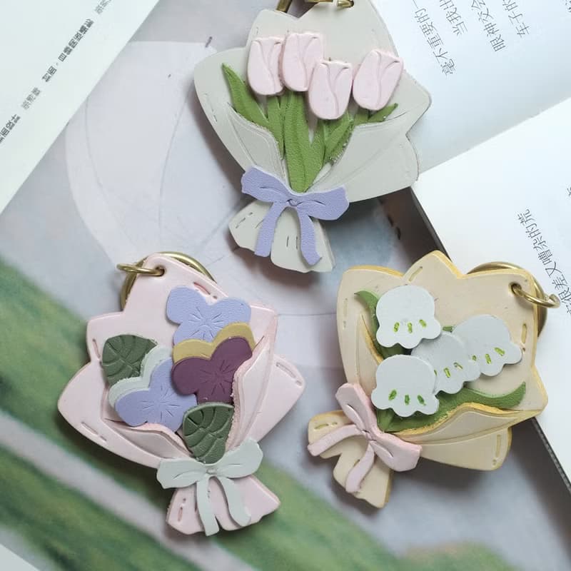 鬱金香三色堇鈴蘭花束包包掛飾