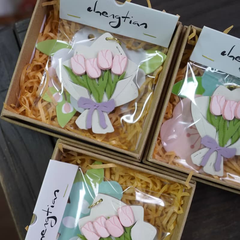 鬱金香三色堇鈴蘭花束包包掛飾