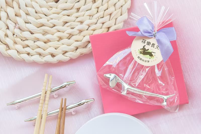 (附贈蝴蝶結吊牌包裝) 創意禮物 臘腸狗筷架 (滿百份免費印名字)
