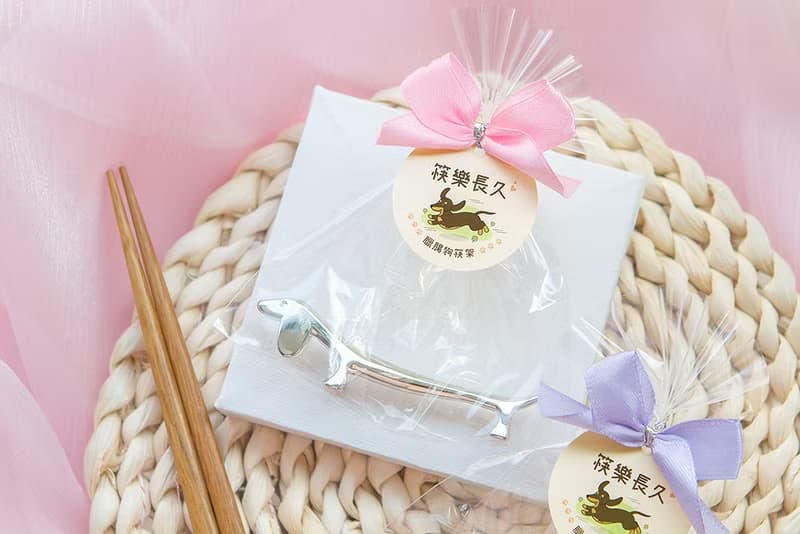 (附贈蝴蝶結吊牌包裝) 創意禮物 臘腸狗筷架 (滿百份免費印名字)