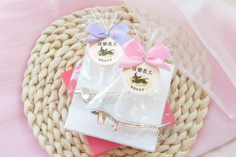 (附贈蝴蝶結吊牌包裝) 創意禮物 臘腸狗筷架 (滿百份免費印名字)